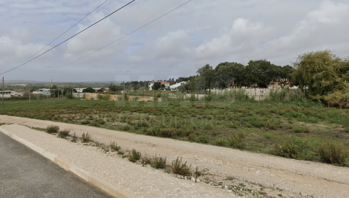 Land for building several houses - 5 minutes from the center of Caldas da Rainha