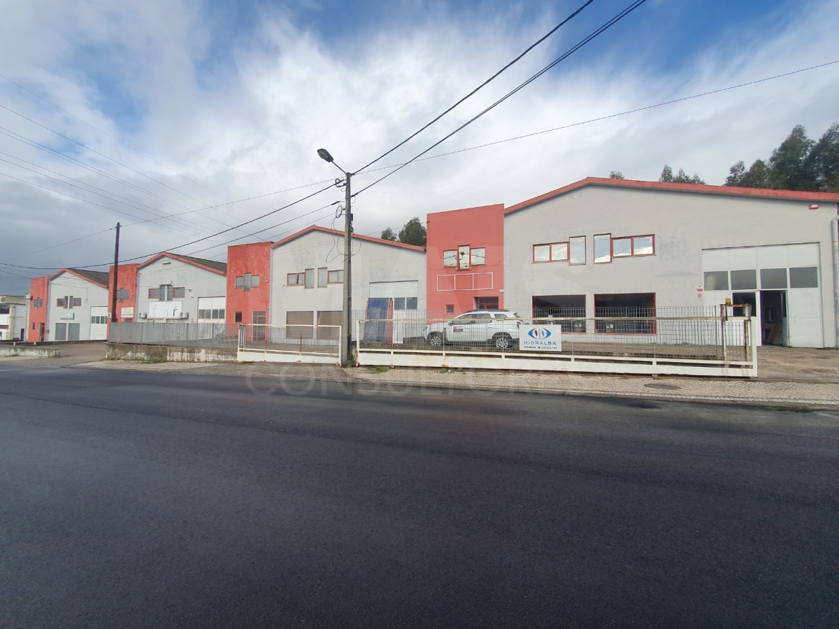 Warehouse for sale w/ 2590 M² in Barrô Águeda.